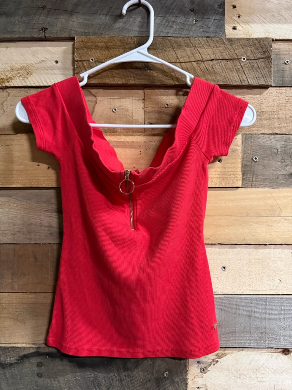 Guess Red Short-Sleeve Scoop Neck Top with Ring Zip